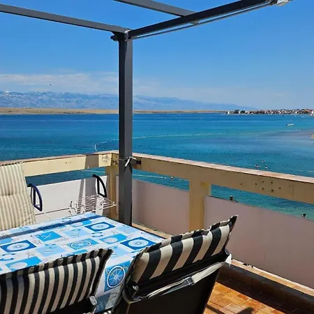 By The Sea - 25016 * Vir