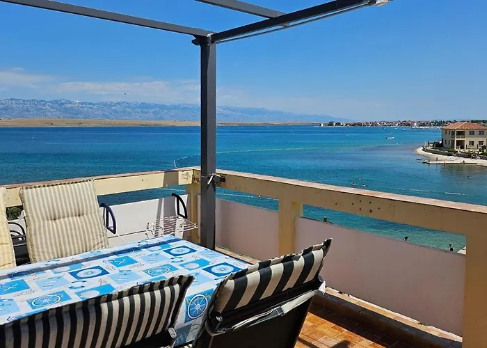 By The Sea - 25016 * Vir